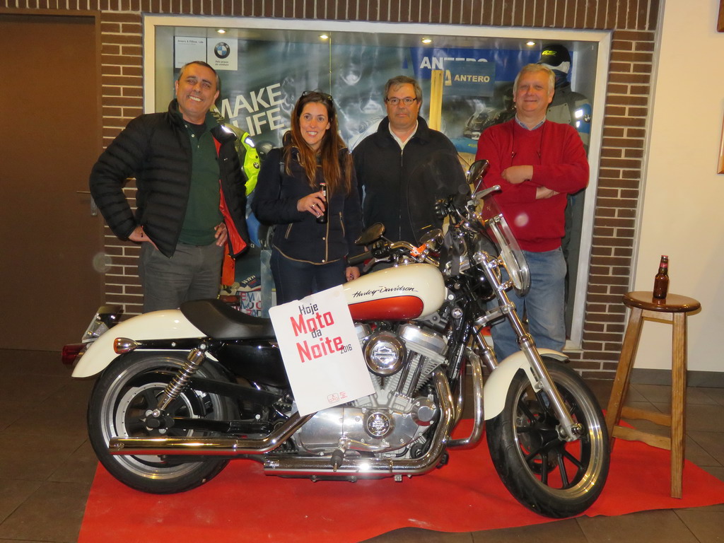 Uma senhora vence a Moto da Noite