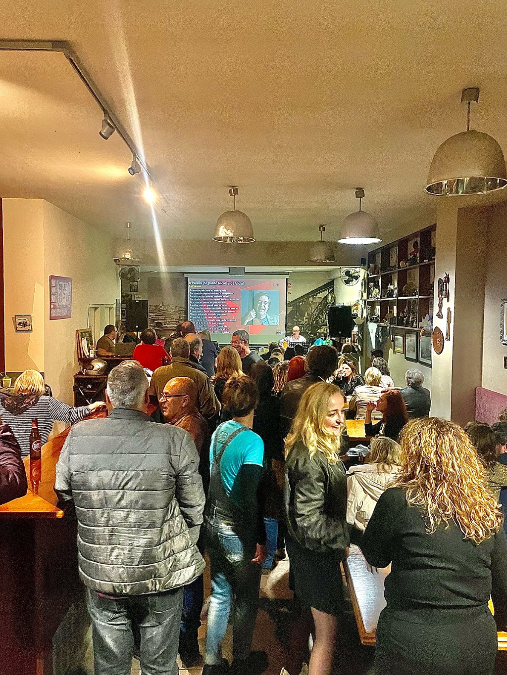 Noite de Música Intimista no Clube